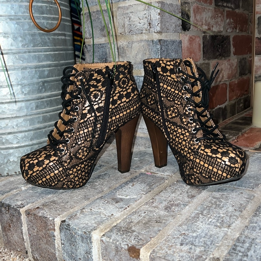 Comfort Stacked Chunky Heel Lace Up Ankle boots